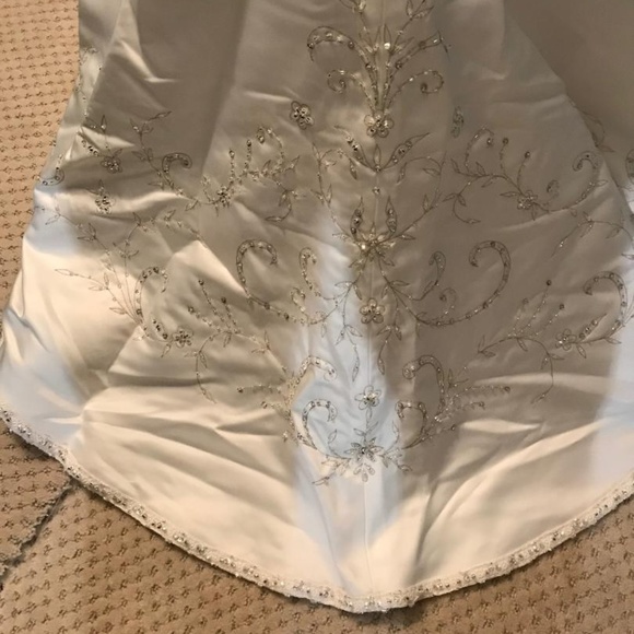 BRIDAL GOWN WHITE - Picture 3 of 7